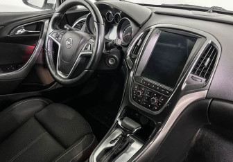 Подержанный автомобиль Opel Astra Hatchback 2014 года (9 фото)