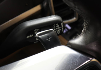 Подержанный автомобиль Porsche Cayenne 2014 года (16 фото)