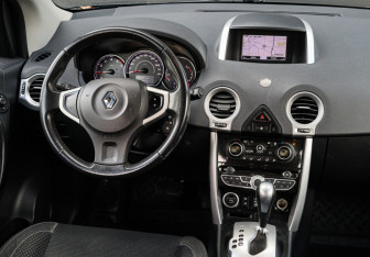 Подержанный автомобиль Renault Koleos 2013 года (11 фото)