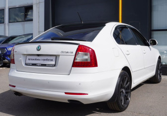 Подержанный автомобиль Skoda Octavia Liftback 2011 года (5 фото)