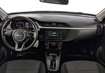 Подержанный автомобиль Kia Rio Hatchback 2021 года (13 фото)