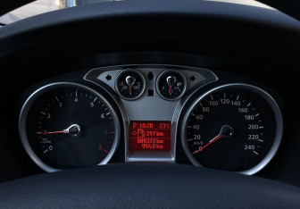 Подержанный автомобиль Ford Focus Hatchback 2009 года (20 фото)