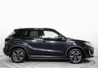 Подержанный автомобиль Suzuki Vitara 2022 года (4 фото)