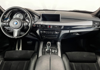 Подержанный автомобиль BMW X5 2017 года (12 фото)