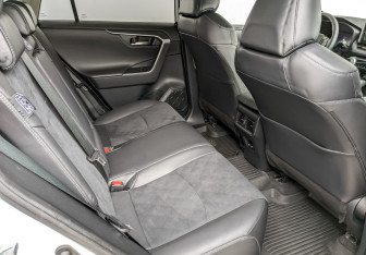 Подержанный автомобиль Toyota RAV4 2021 года (12 фото)