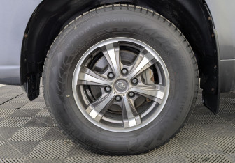 Подержанный автомобиль Toyota Land Cruiser Prado 2015 года (12 фото)