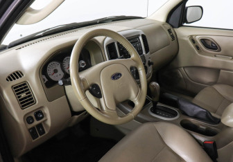 Подержанный автомобиль Ford Maverick 2005 года (9 фото)