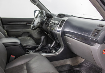 Подержанный автомобиль Toyota Land Cruiser Prado 2008 года (9 фото)
