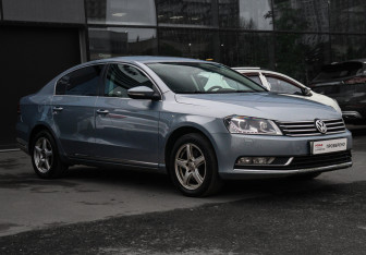 Подержанный автомобиль Volkswagen Passat Sedan 2012 года (3 фото)