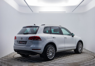 Подержанный автомобиль Volkswagen Touareg 2013 года (5 фото)