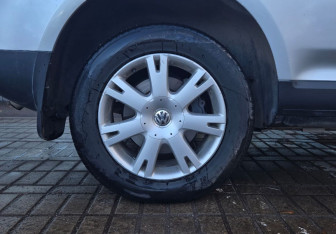 Подержанный автомобиль Volkswagen Touareg 2008 года (14 фото)
