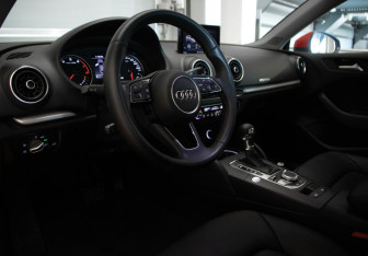 Подержанный автомобиль Audi A3 Sedan 2017 года (6 фото)