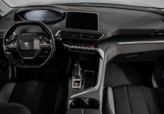 Подержанный автомобиль Peugeot 3008 2018 года (12 фото)
