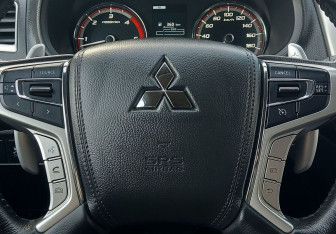 Подержанный автомобиль Mitsubishi L200 2023 года (17 фото)