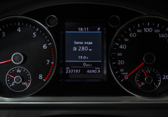 Подержанный автомобиль Volkswagen Passat Sedan 2011 года (11 фото)