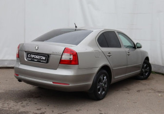 Подержанный автомобиль Skoda Octavia Liftback 2010 года (4 фото)