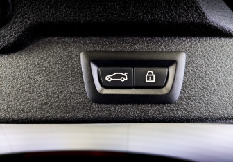 Подержанный автомобиль BMW X5 2018 года (27 фото)