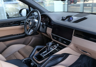 Подержанный автомобиль Porsche Cayenne 2021 года (11 фото)
