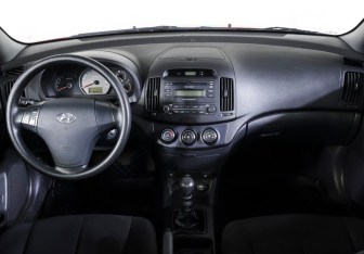 Подержанный автомобиль Hyundai Elantra Sedan 2007 года (12 фото)