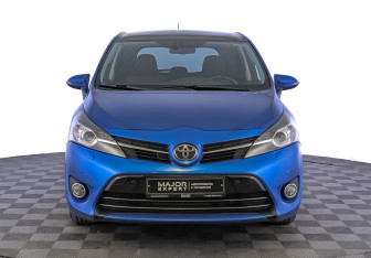 Подержанный автомобиль Toyota Verso 2014 года (2 фото)
