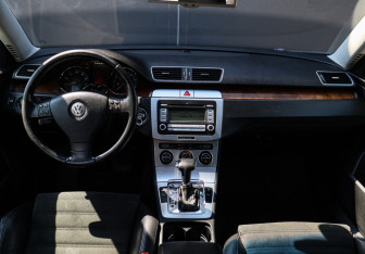 Подержанный автомобиль Volkswagen Passat Sedan 2007 года (10 фото)