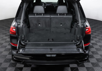 Подержанный автомобиль BMW X7 2020 года (10 фото)