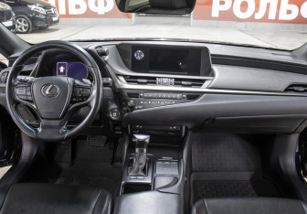 Подержанный автомобиль Lexus ES 2018 года (12 фото)