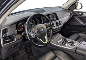 Подержанный автомобиль BMW X5 2018 года (15 фото)