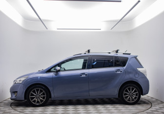 Подержанный автомобиль Toyota Verso 2013 года (8 фото)