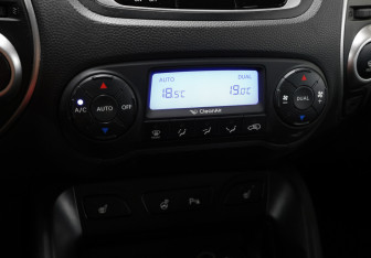 Подержанный автомобиль Hyundai ix35 2012 года (18 фото)
