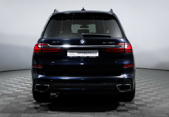 Подержанный автомобиль BMW X7 2019 года (6 фото)