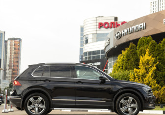 Подержанный автомобиль Volkswagen Tiguan 2018 года (3 фото)