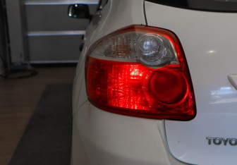 Подержанный автомобиль Toyota Auris Hatchback 2010 года (19 фото)