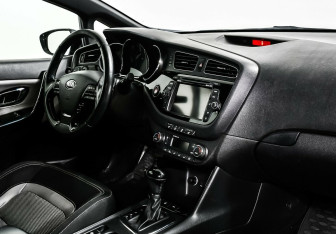 Подержанный автомобиль Kia Ceed Hatchback 2014 года (9 фото)