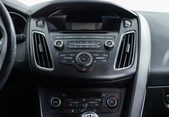 Подержанный автомобиль Ford Focus Hatchback 2018 года (10 фото)