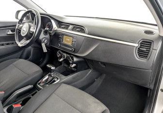 Подержанный автомобиль Kia Rio Hatchback 2021 года (11 фото)