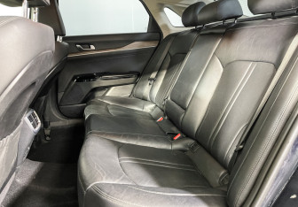 Подержанный автомобиль Kia K5 2020 года (10 фото)