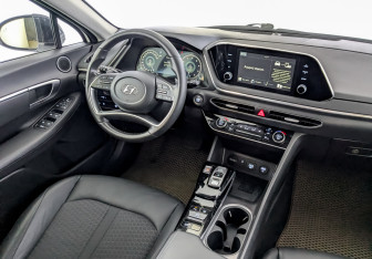 Подержанный автомобиль Hyundai Sonata 2021 года (29 фото)