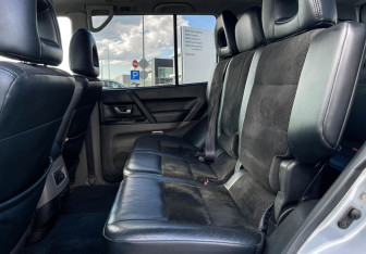 Подержанный автомобиль Mitsubishi Pajero 2006 года (9 фото)