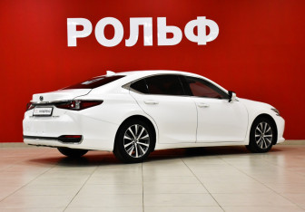 Подержанный автомобиль Lexus ES 2018 года (5 фото)