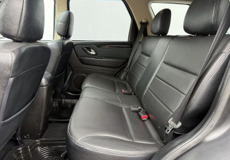 Подержанный автомобиль Ford Escape 2009 года (11 фото)