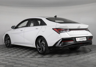 Подержанный автомобиль Hyundai Elantra Sedan 2024 года (7 фото)
