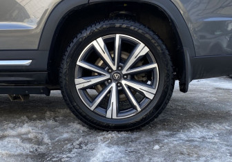 Подержанный автомобиль Changan CS95 2023 года (19 фото)