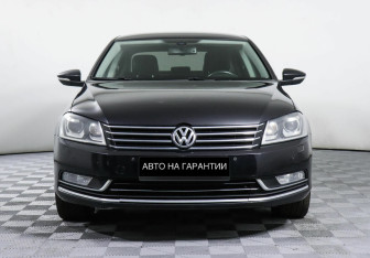 Подержанный автомобиль Volkswagen Passat Sedan 2012 года (2 фото)