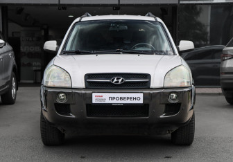 Подержанный автомобиль Hyundai Tucson 2006 года (2 фото)
