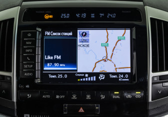 Подержанный автомобиль Toyota Land Cruiser Suv 2013 года (15 фото)