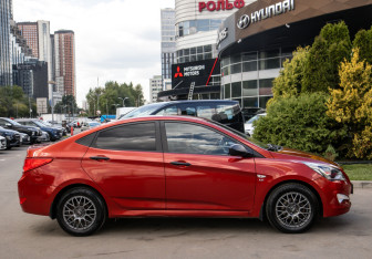 Подержанный автомобиль Hyundai Solaris Sedan 2015 года (3 фото)