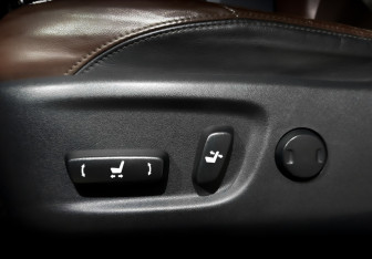 Подержанный автомобиль Toyota Land Cruiser Prado 2019 года (20 фото)