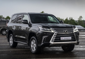 Подержанный автомобиль Lexus LX 2016 года (3 фото)