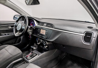 Подержанный автомобиль Kia Rio Hatchback 2021 года (11 фото)